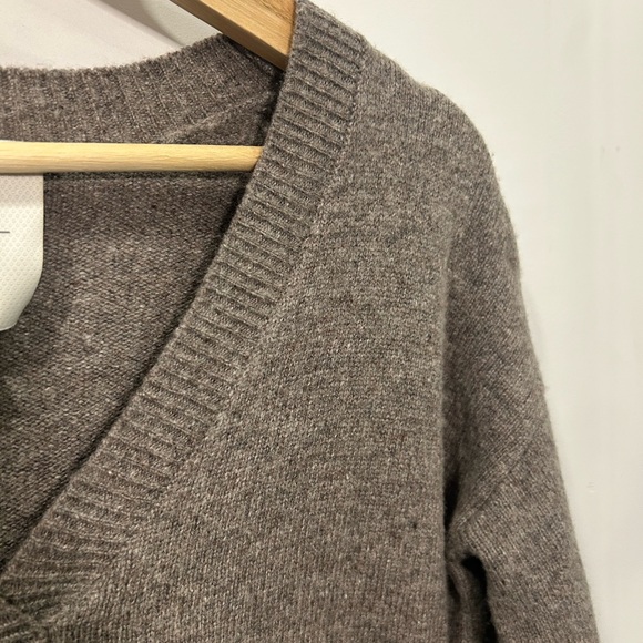 Part two sweather - Picture 2 of 3